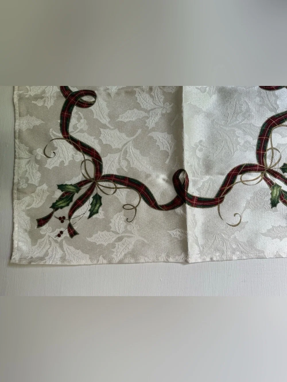 NEW LENOX HOLIDAY NOUVEAU SET OF 4 DINNER NAPKINS